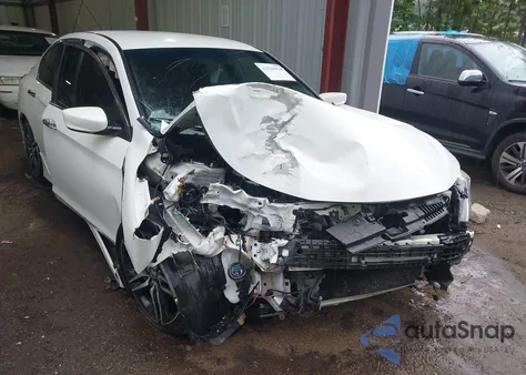 2017 Honda Accord Sport z USA, uszkodzony, nr VIN 1HGCR2F58HA035295